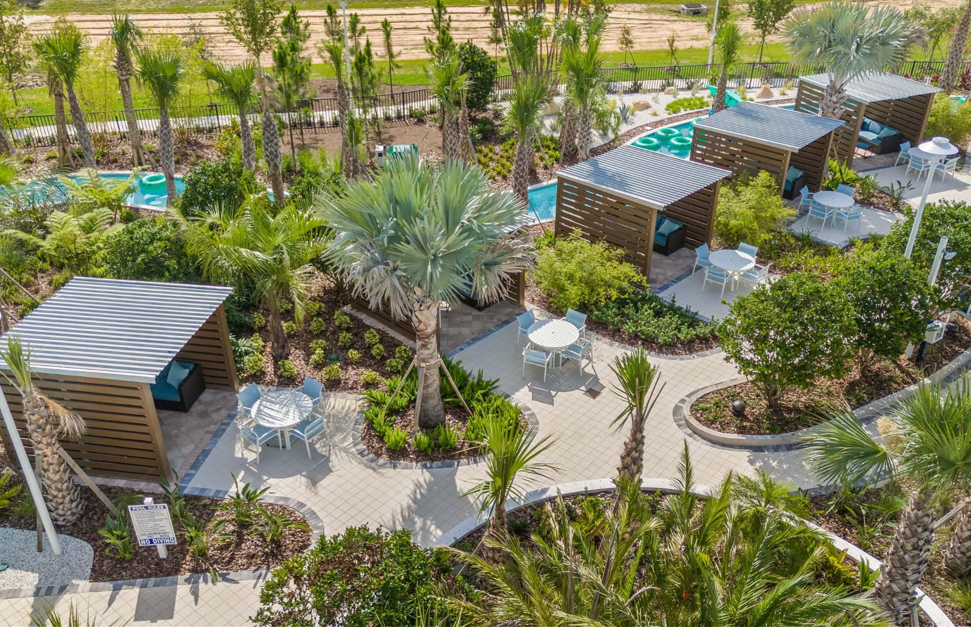 Cabanas privativas entre jardins tropicais
