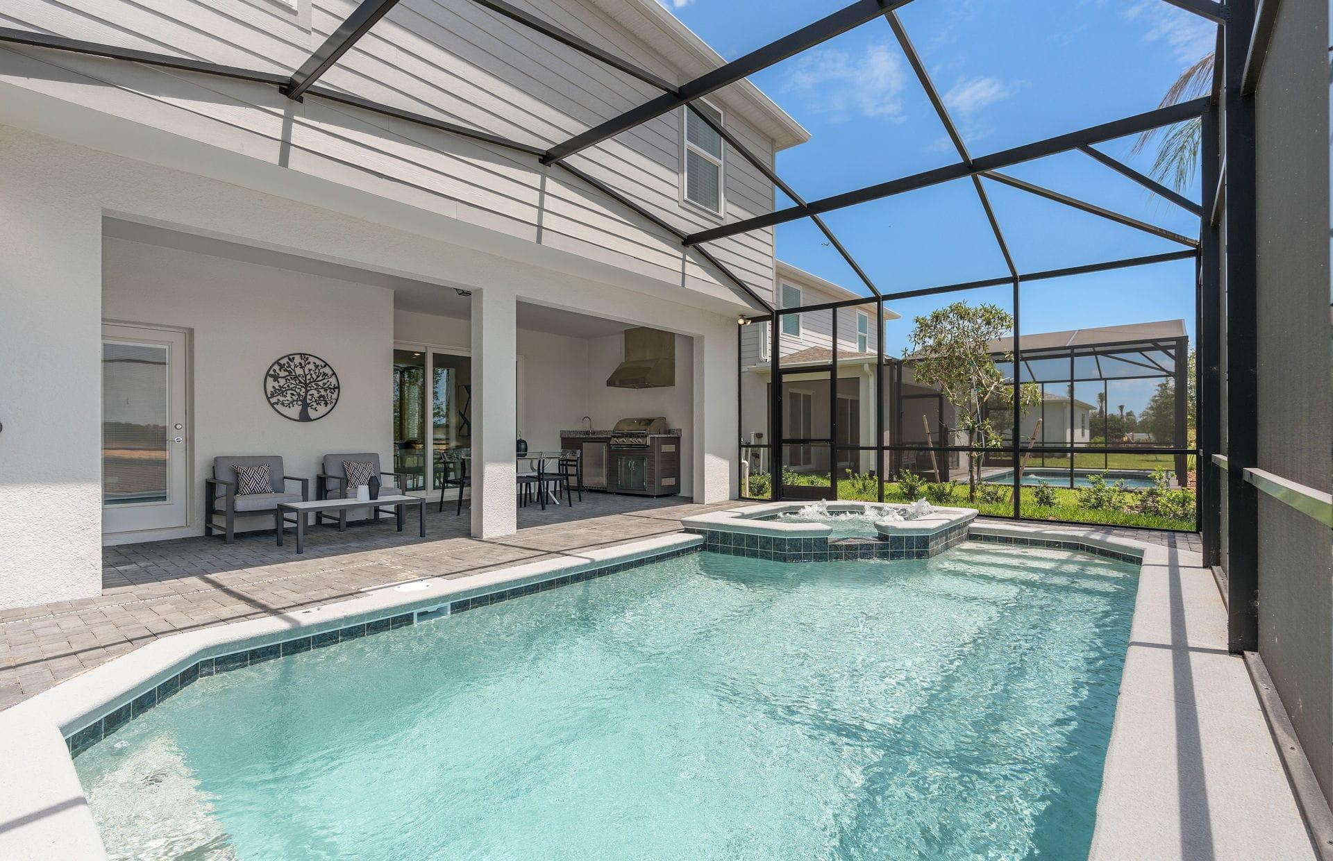 Piscina telada e lanai coberto da casa Seashore